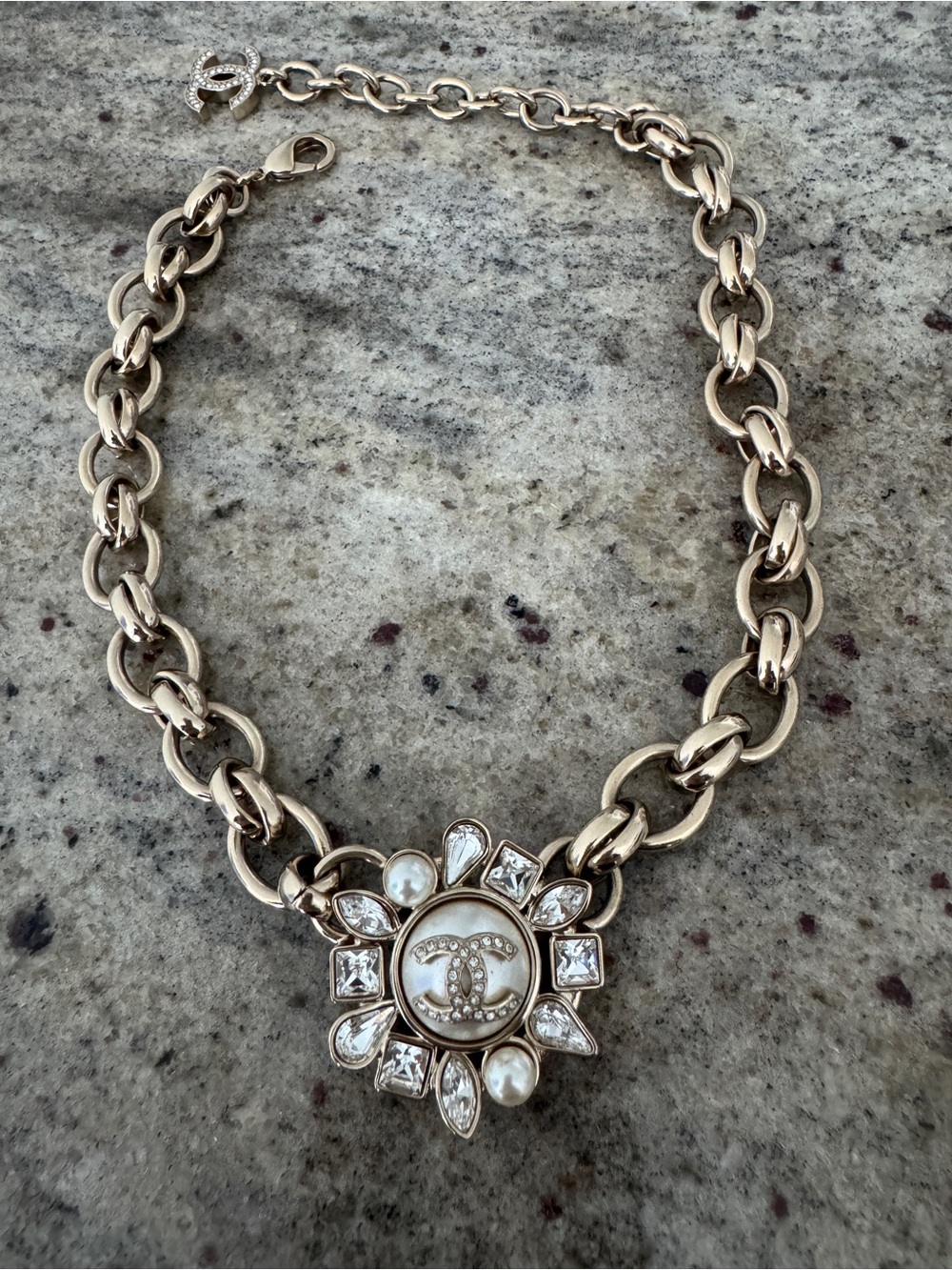 Chanel 19S Pearl Crystal CC Snowfall Chain Short Necklace Light Gold -rare find-